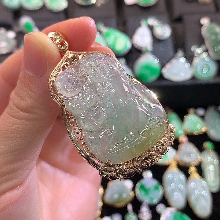 翡翠18K金镶嵌颈饰财神