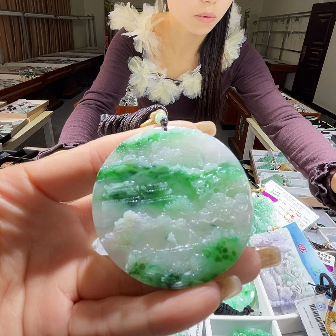 翡翠未镶嵌颈饰一