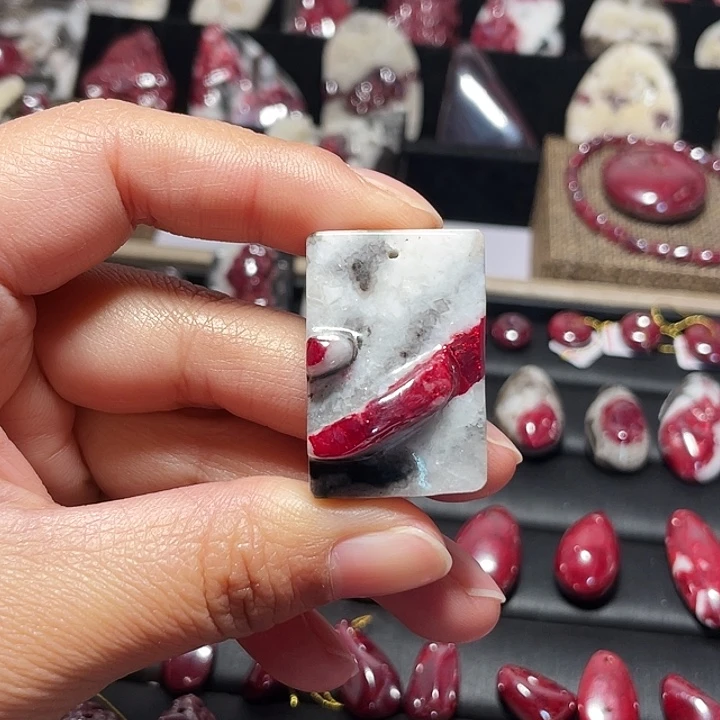 天然辰砂原石晶体无事牌