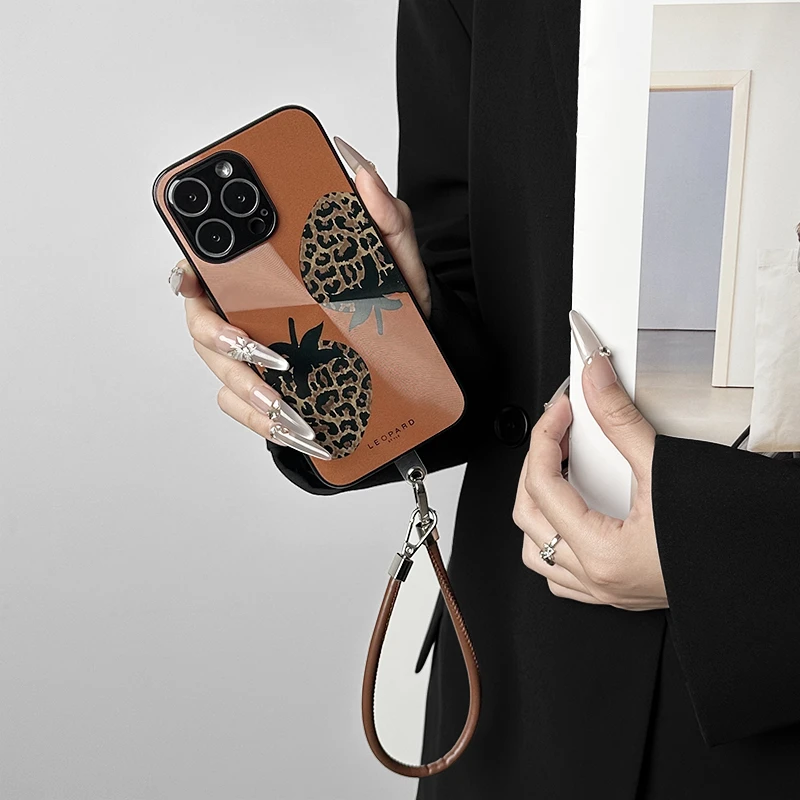 高级豹纹草莓适用于苹果16PRO手机壳iPhone14PRO苹果15PRO潮牌