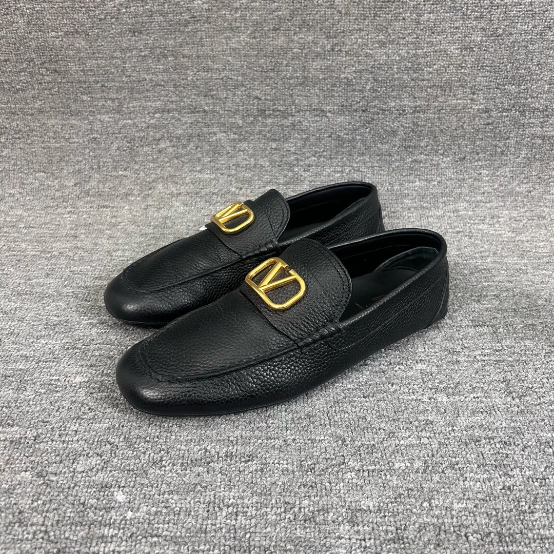 95新 Valentino/华伦天奴 42码 华伦天奴V字大logo皮面豆豆鞋