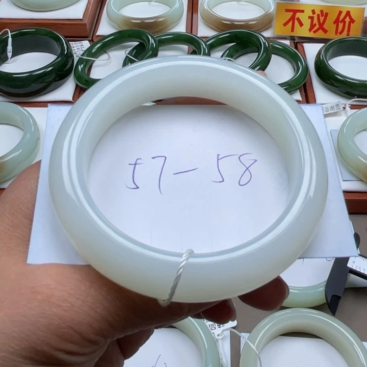 未镶嵌手镯和田玉