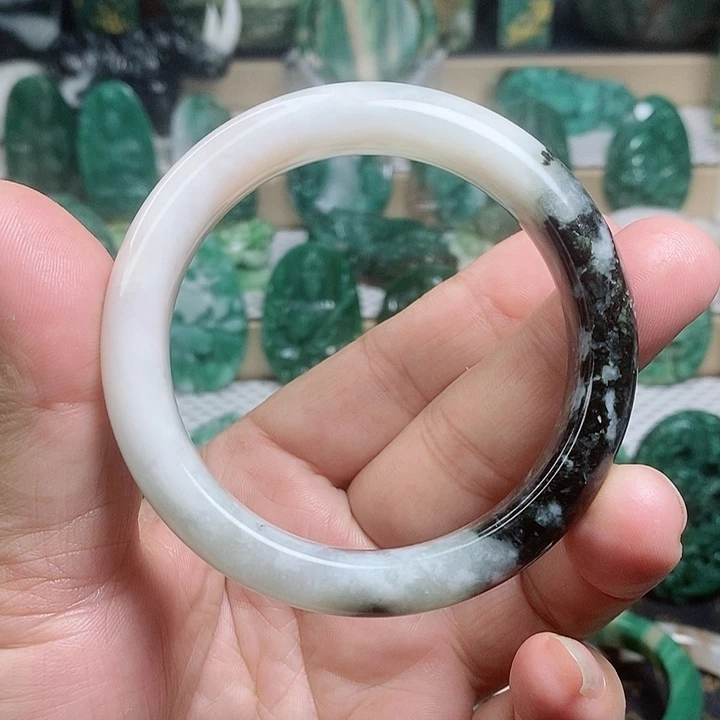 未镶嵌独山玉颈饰