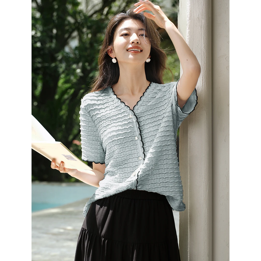 XWI/欣未【撞色韵律】清爽假日肌理拼接衬衫2025夏百搭V短袖衬衣女