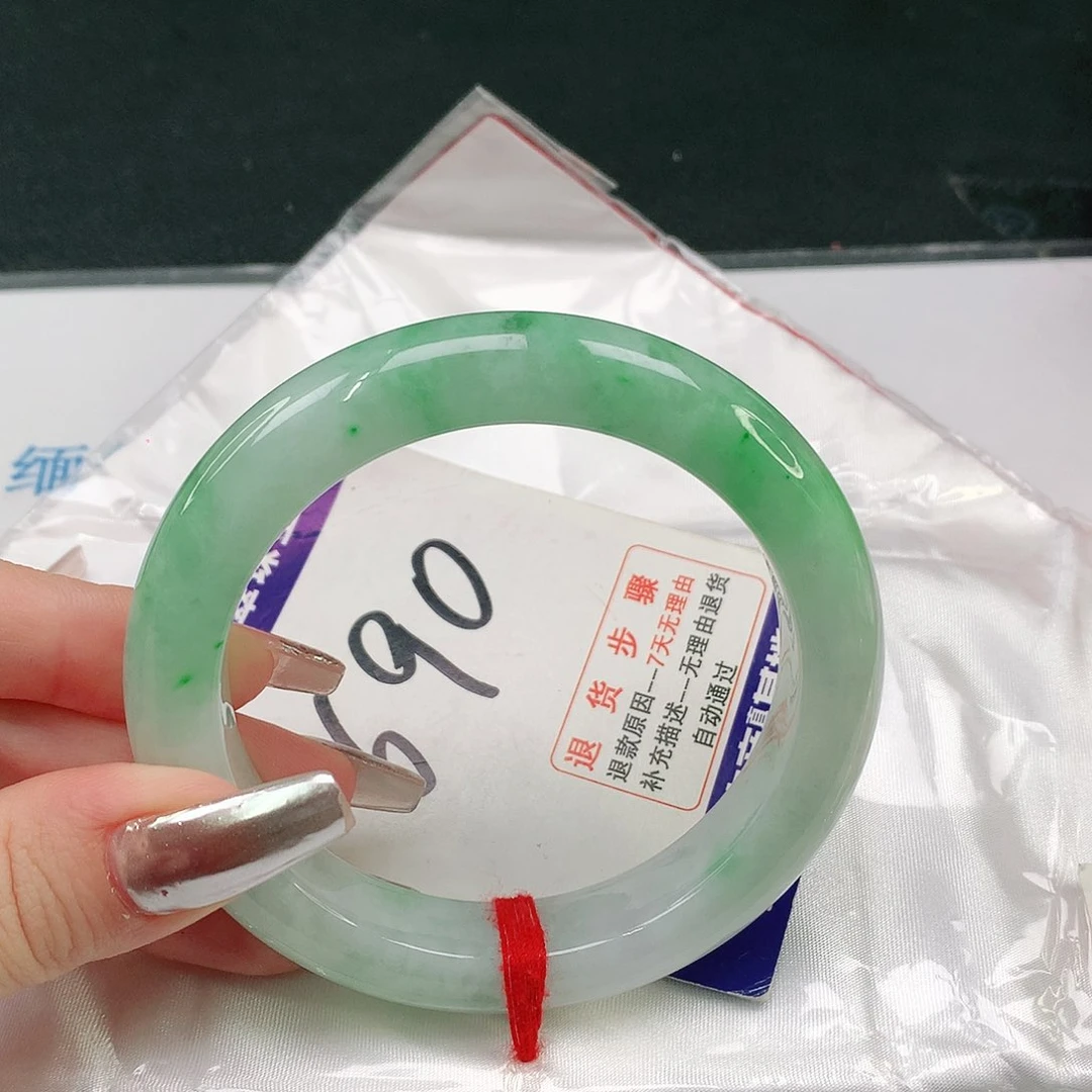 翡翠手镯未镶嵌翡翠手镯