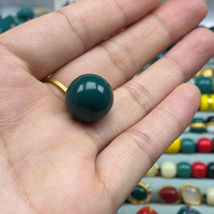 玻璃颈饰雪巴琉璃
