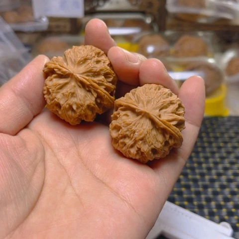 文玩核桃吊坠苹果园