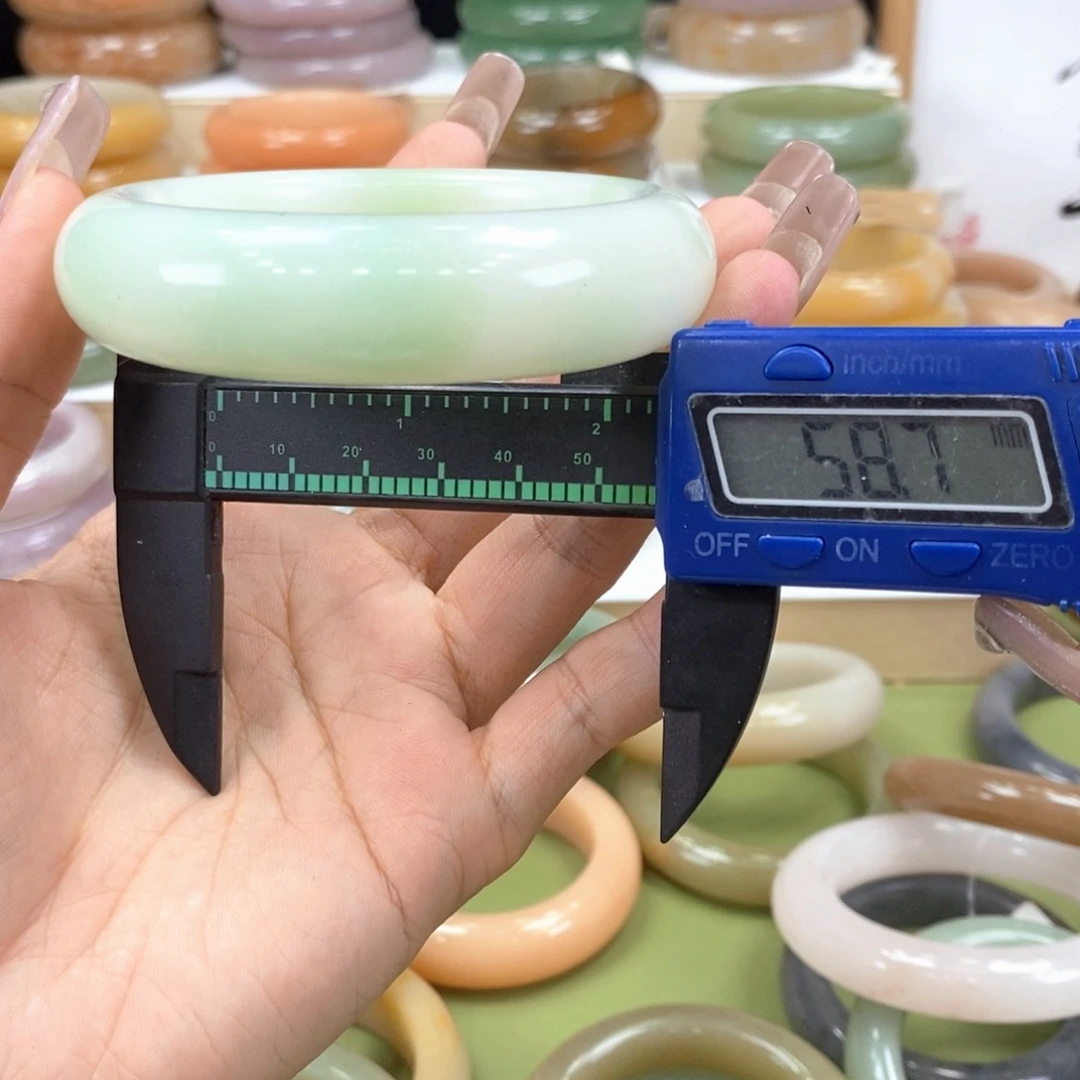 石英岩玉手镯未镶嵌