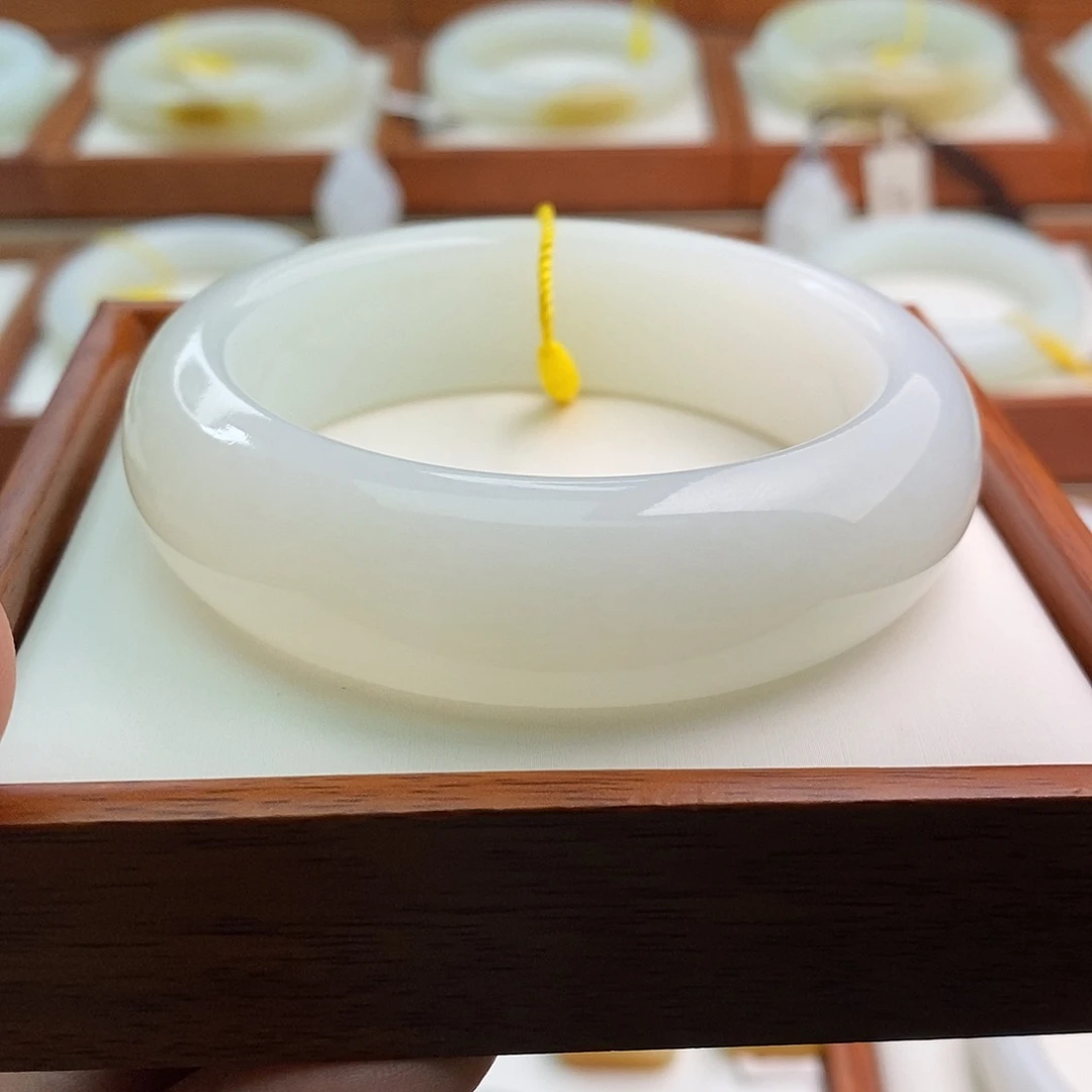 和田玉（白玉）未镶嵌手镯