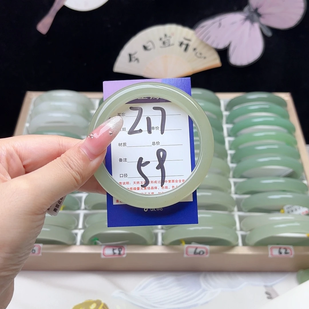 未镶嵌手镯石英质玉