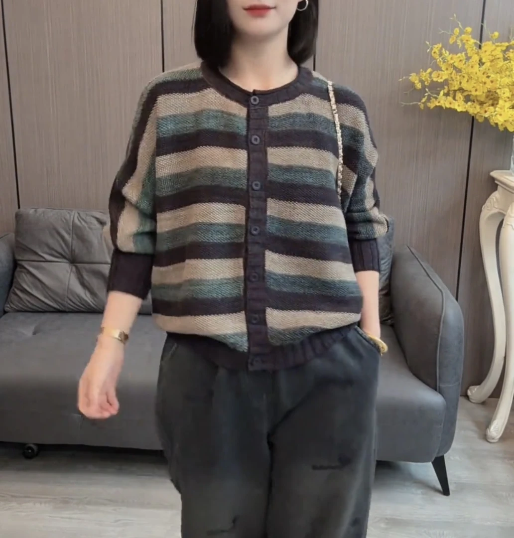 2025新款文艺时尚针织开衫女圆领长袖宽松加厚短款毛衣外套