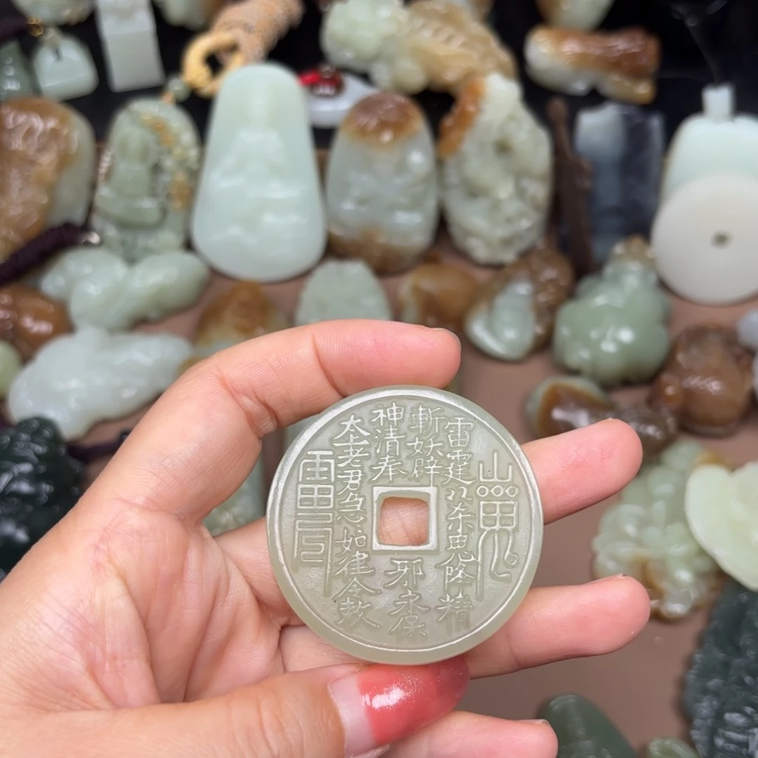 颈饰未镶嵌和田玉（糖玉）