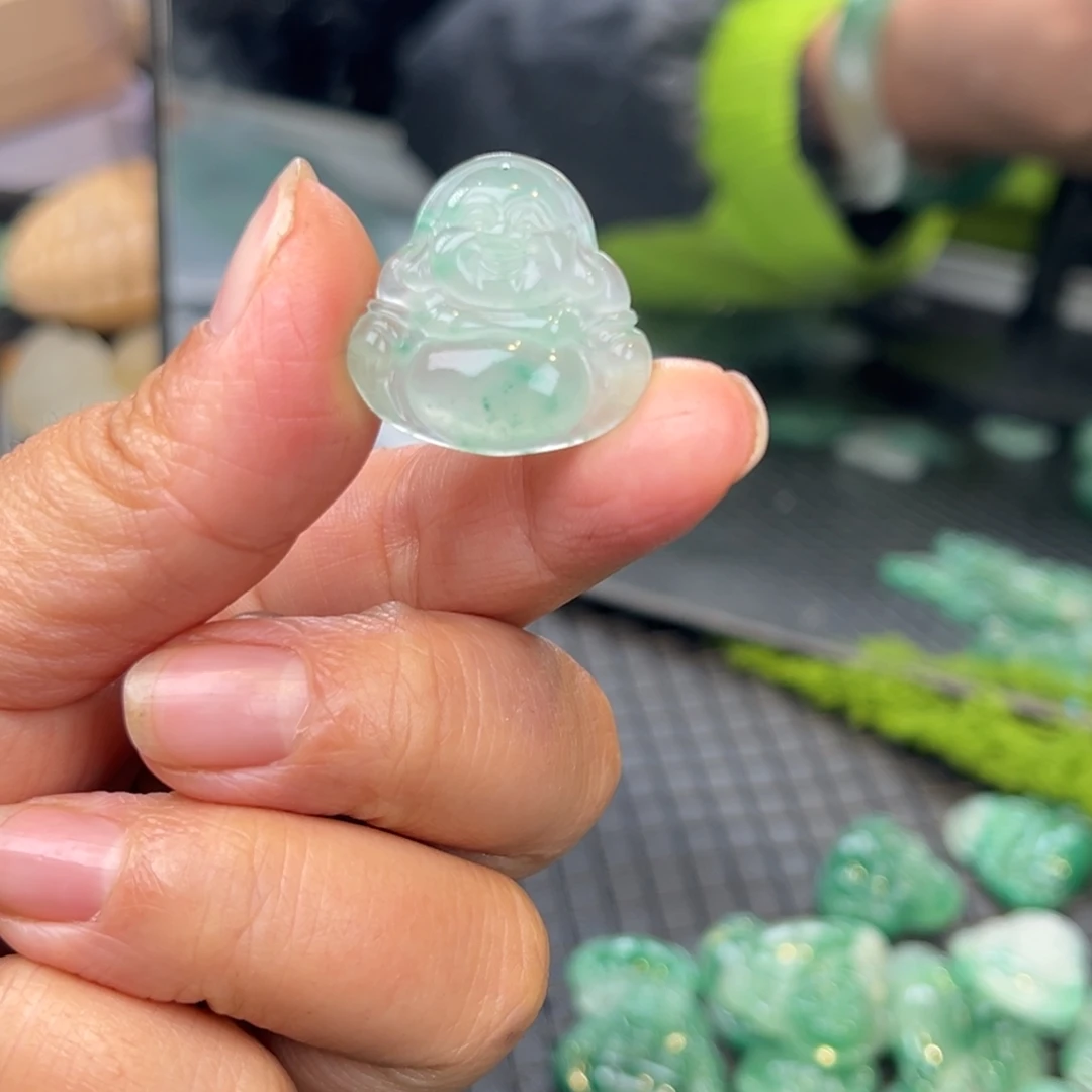 石英质玉（非洲翠）未镶嵌颈饰