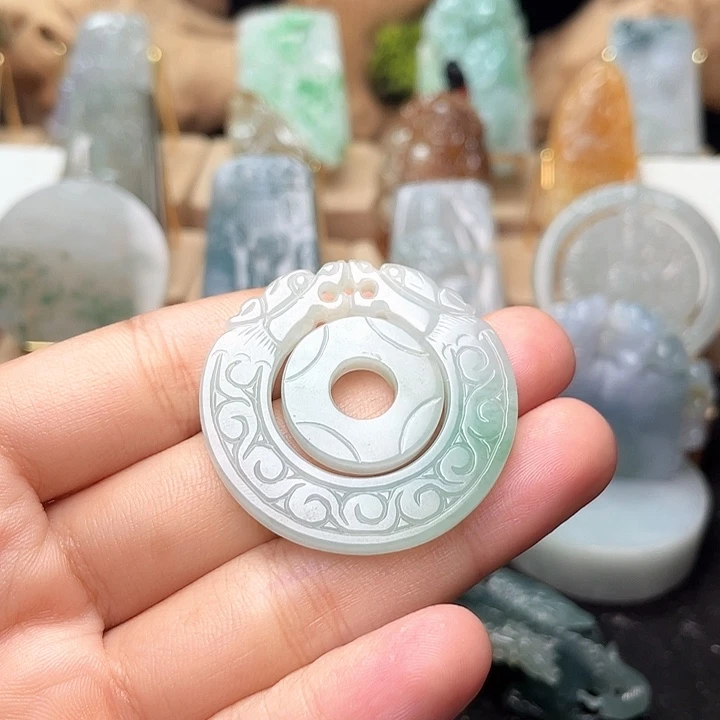 翡翠未镶嵌颈饰花***厨