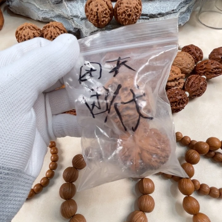 团***️吊坠猴头核桃福袋野狼