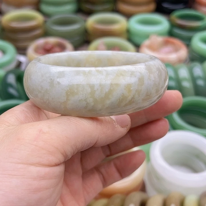 未镶嵌手镯石英质玉