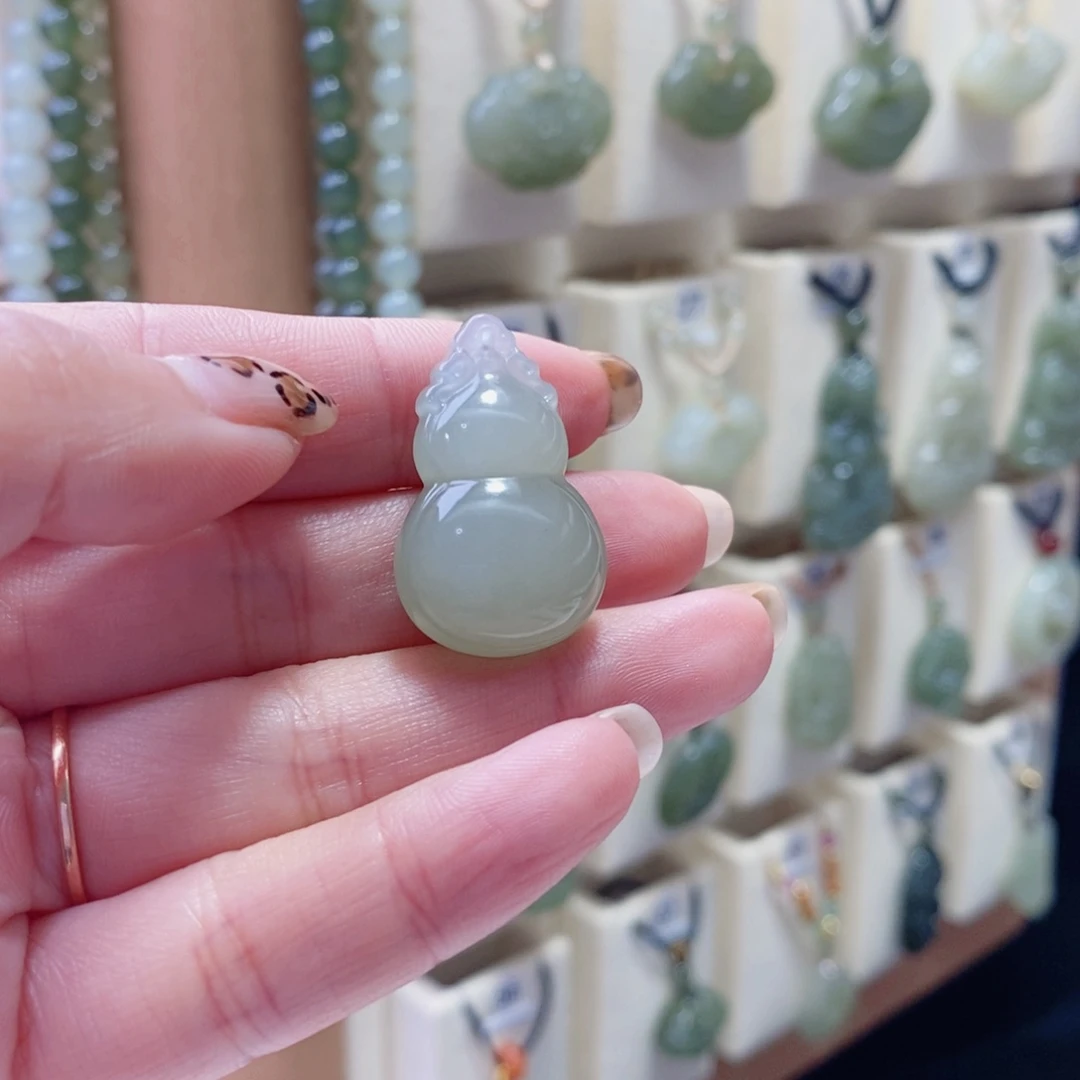 菠****和田玉未镶嵌颈饰