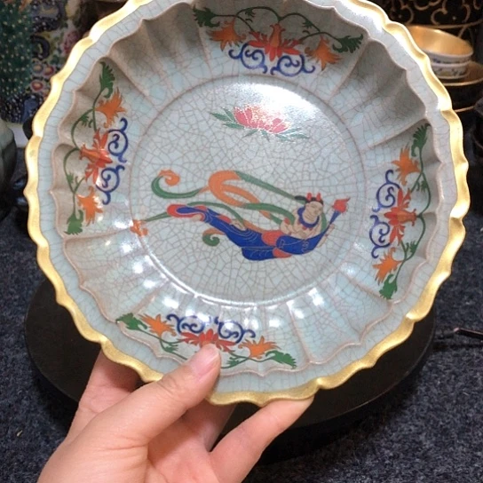 瓷片瓷器一件，品相完好