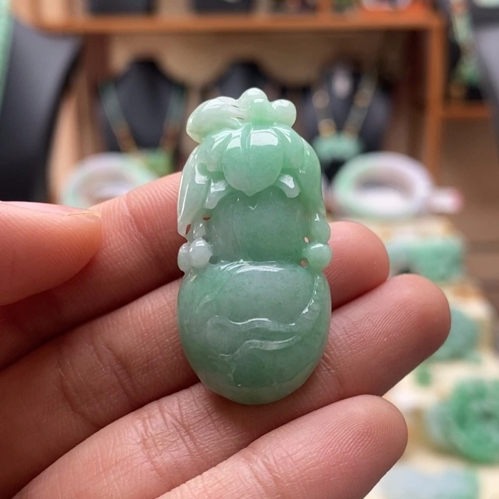 翡翠颈饰未镶嵌翡翠吊坠