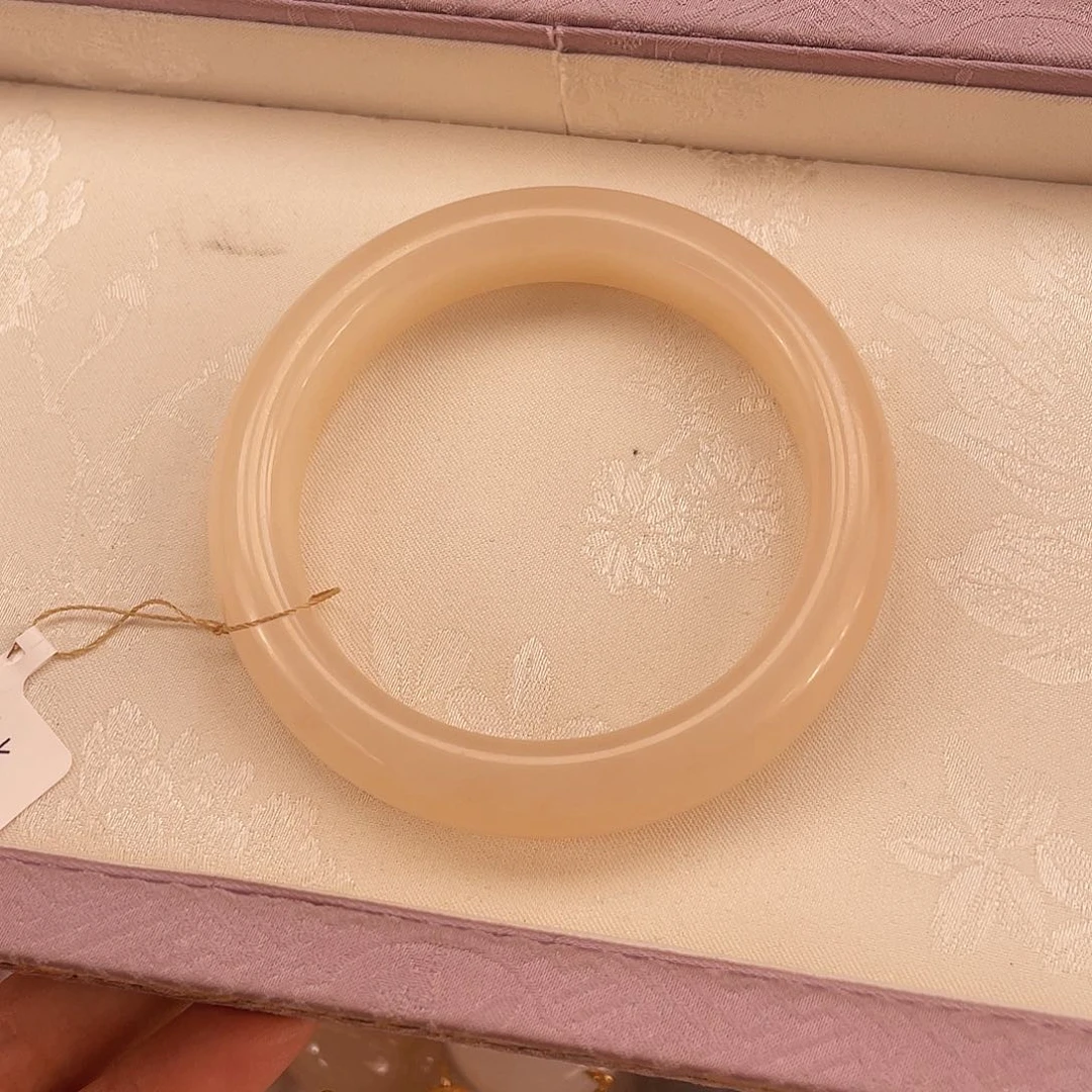 和田玉手镯未镶嵌去***糖