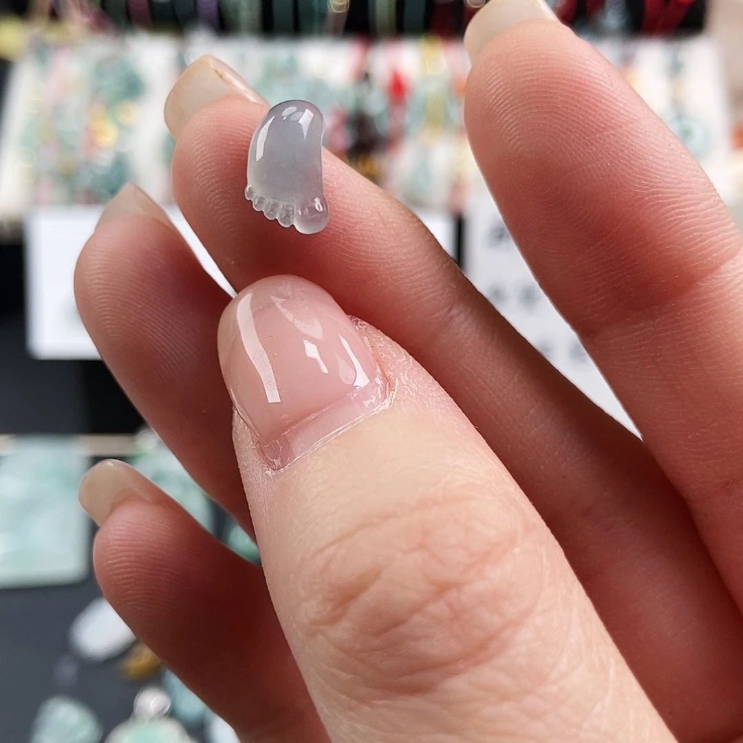 翡翠颈饰未镶嵌小脚丫