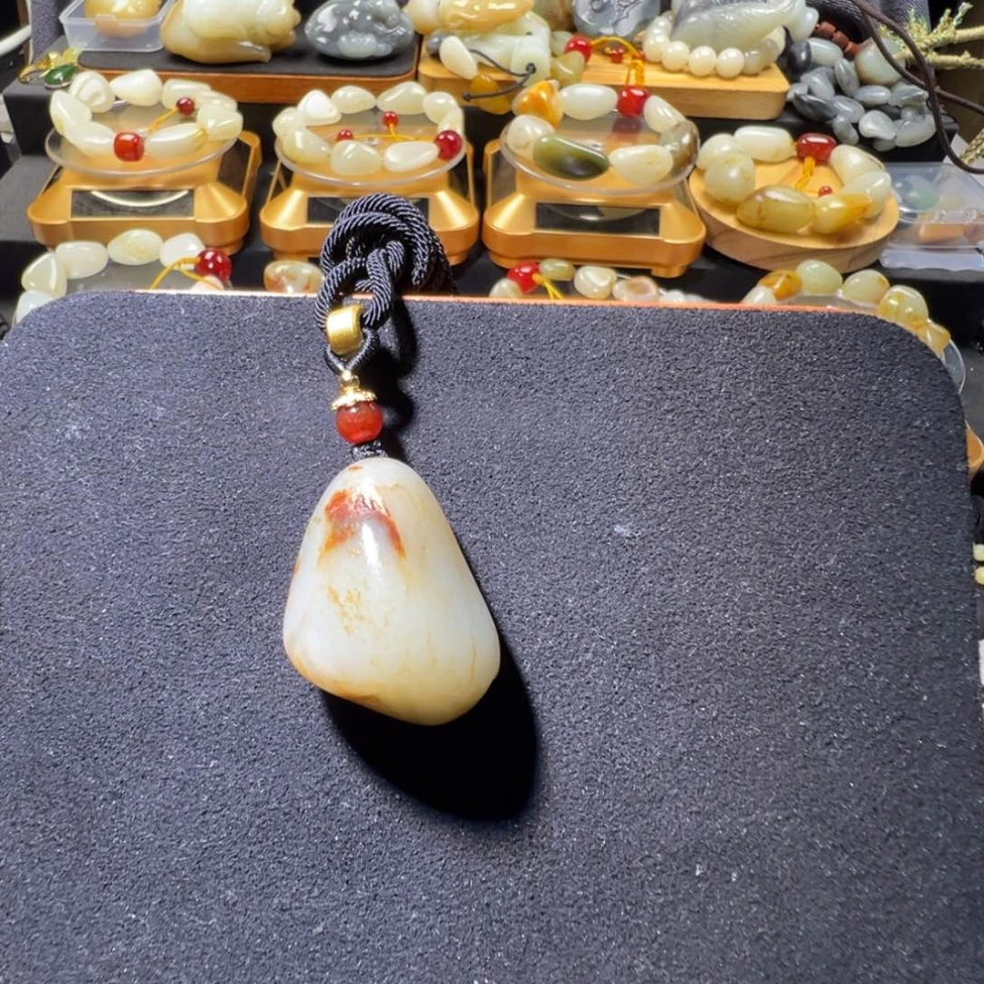 和田玉未镶嵌吊坠(赠链)