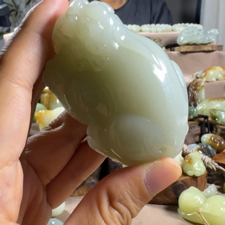 颈饰未镶嵌和田玉（糖玉）