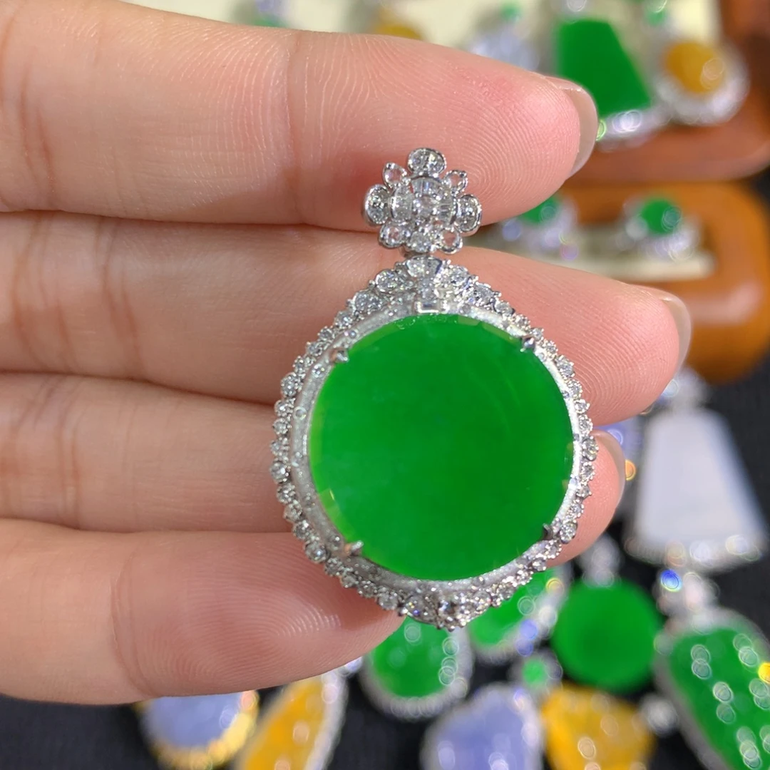 翡翠18K金镶嵌颈饰