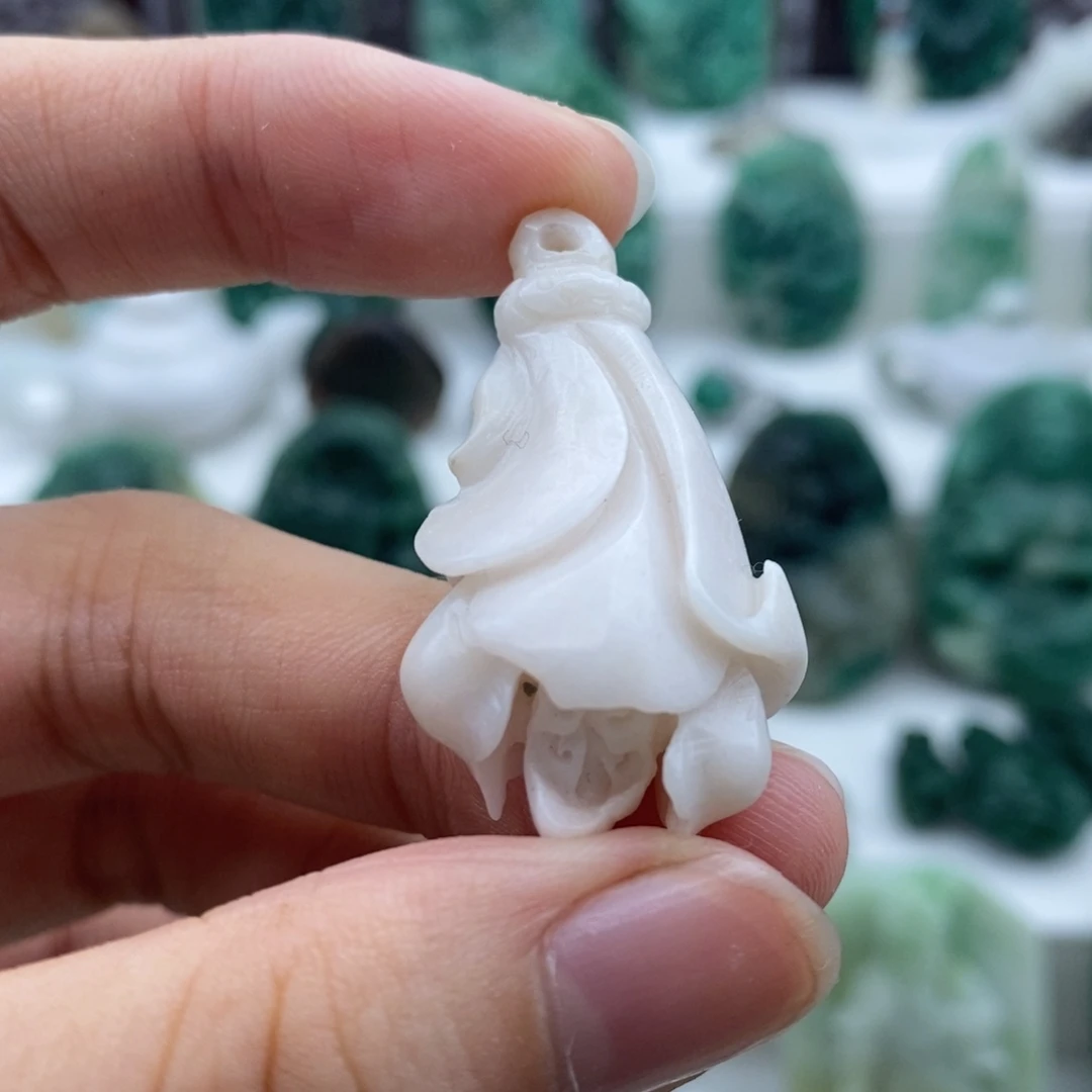 海***月独山玉未镶嵌颈饰