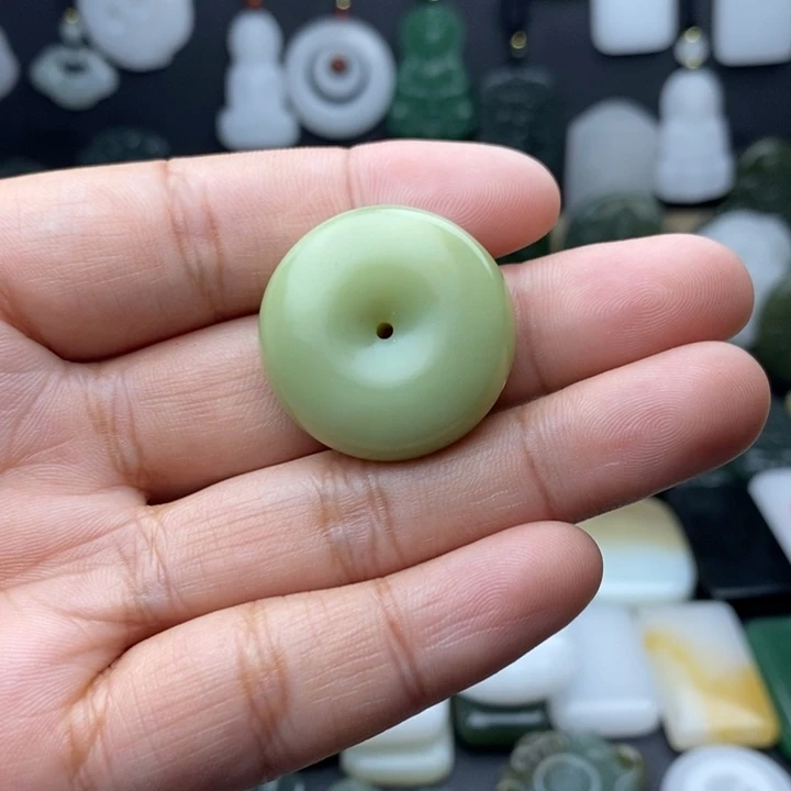 羊***大和田玉未镶嵌颈饰