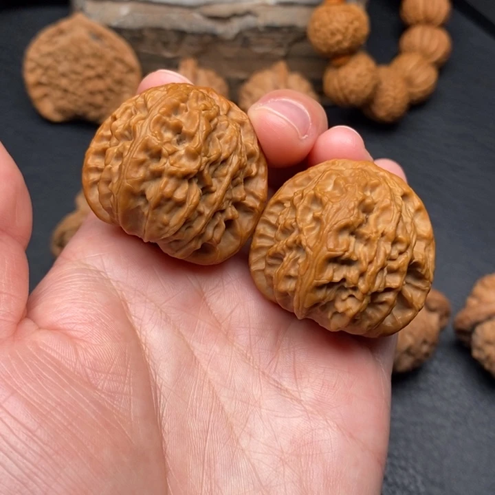 桃核把件尺寸36白狮子