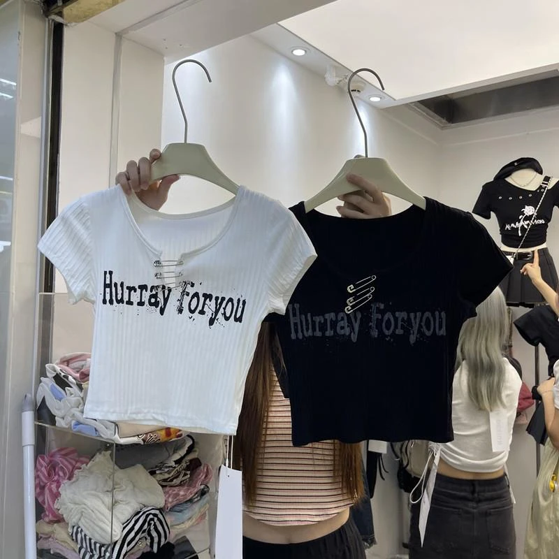 显瘦减龄百搭短版设计款上衣韩国东大门通勤夏季净色字母印花气质