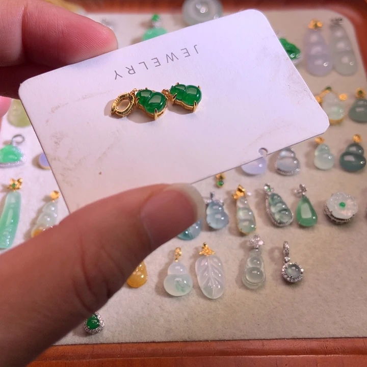 翡翠未镶嵌颈饰1112222