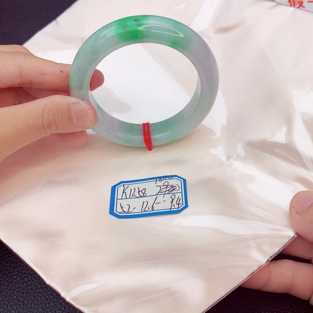 翡翠手镯未镶嵌我
