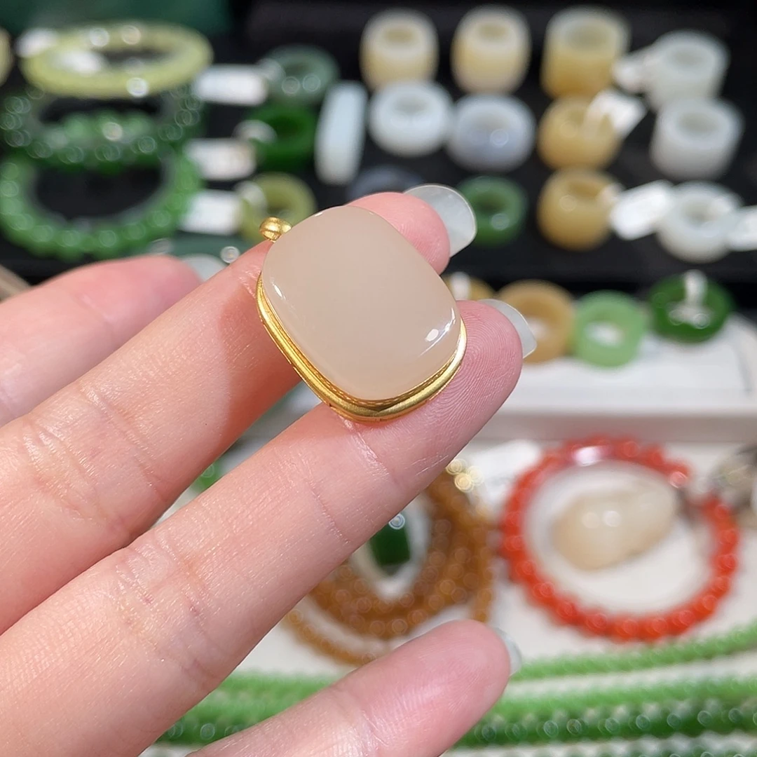 和田玉18K金镶嵌吊坠(不含链)