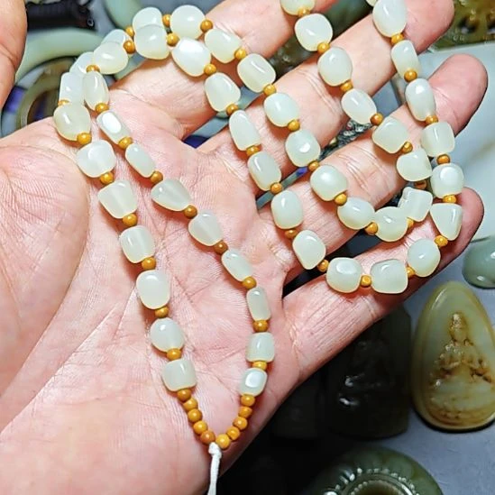 颈饰未镶嵌和田玉