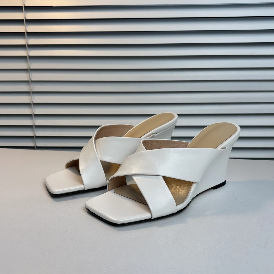 【仅剩36码】跟高8.5cm坡跟拖鞋Y53