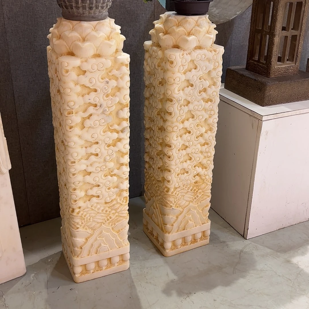 石材柱子一对，不包卸