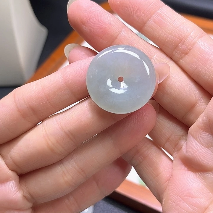 颈饰18K金镶嵌翡翠