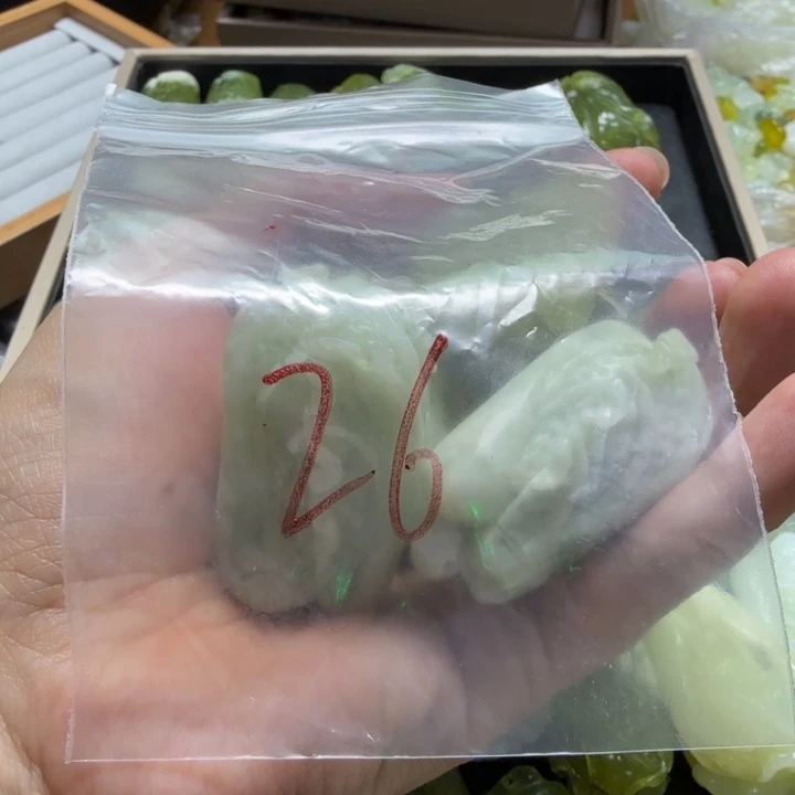 透闪石-蛇纹石玉吊坠未镶嵌乖*囡