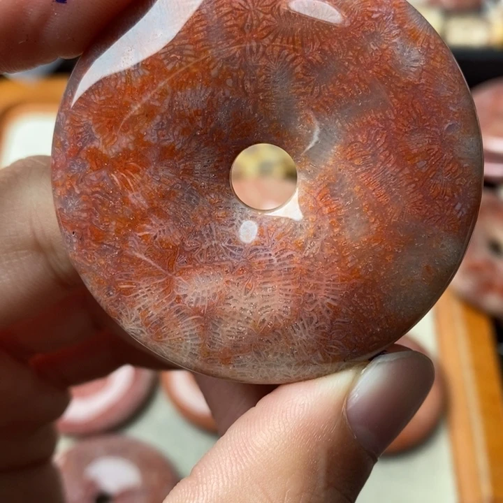 硅化玉颈饰未镶嵌代*词