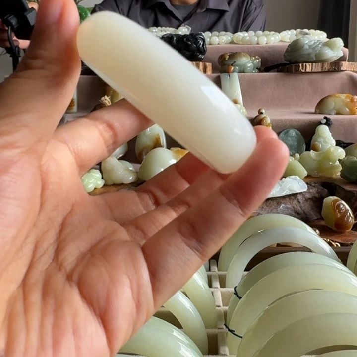 和田玉（糖玉）未镶嵌颈饰
