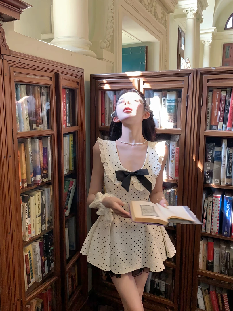 法式甜美方领波点吊带连衣裙女春夏2025新款收腰显瘦小个子蓬蓬裙