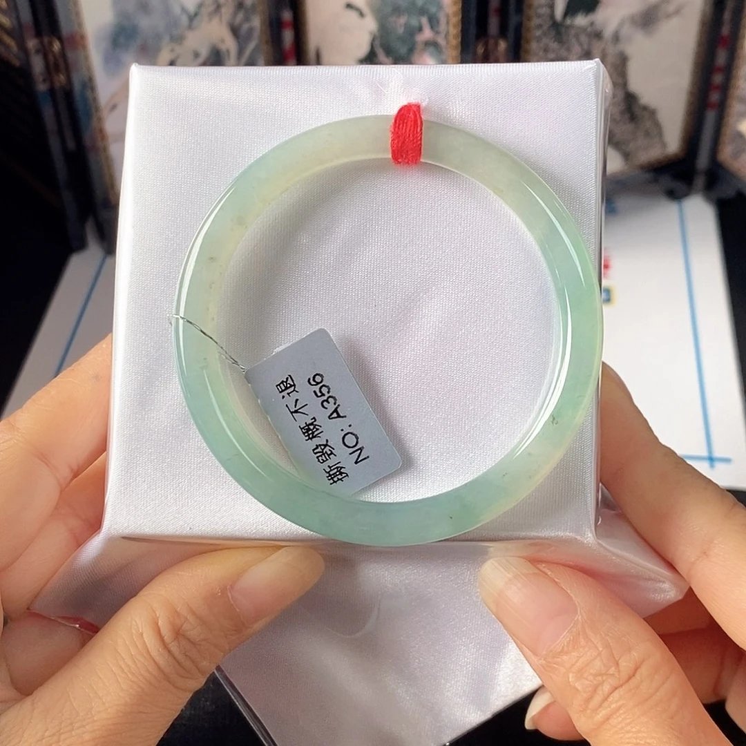 翡翠未镶嵌手镯（圆镯）52.7