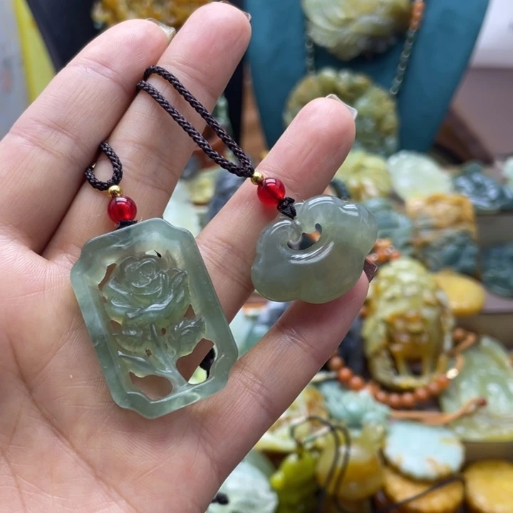 蛇纹石玉未镶嵌颈饰