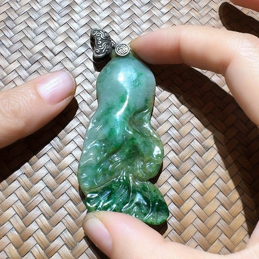 颈饰未镶嵌翡翠个性十足
