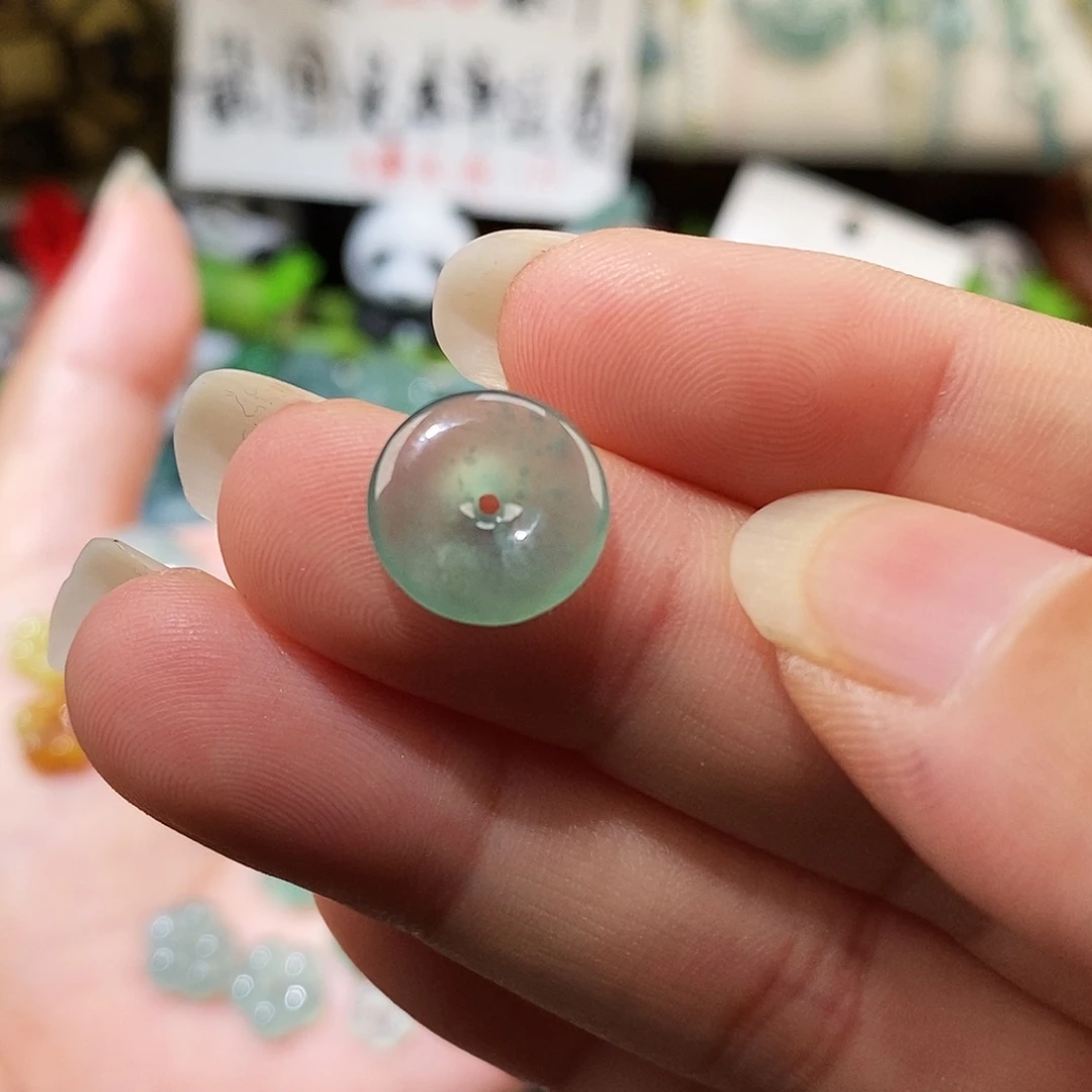 翡翠未镶嵌颈饰平安扣