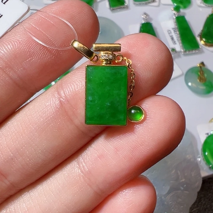 翡翠挂件18K金镶嵌翡翠