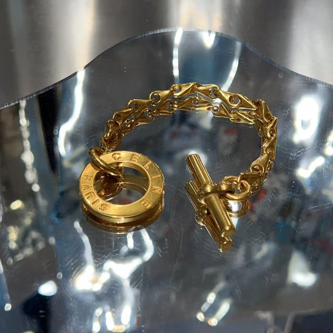 95新 Celine/思琳 金色 圆环 logo 挂件 /0086