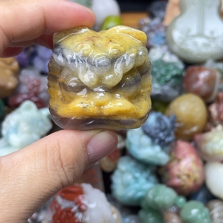 石英岩玉未镶嵌猫牌黄樱花醒狮